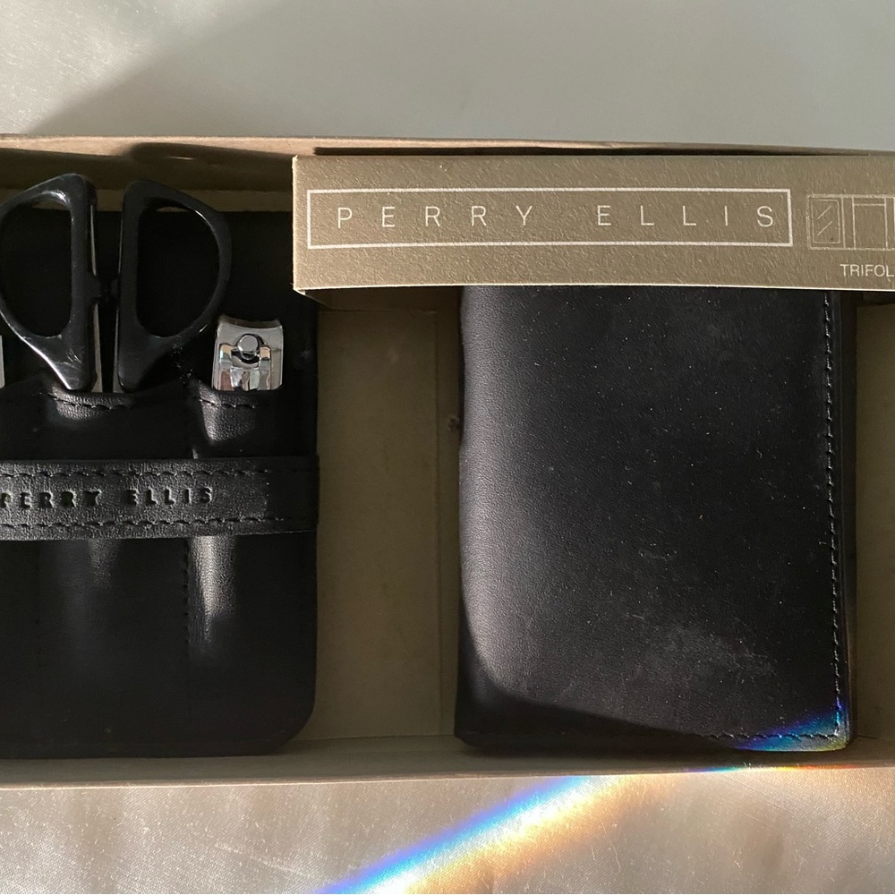 NIB Perry Ellis Leather Tri-Fold Wallet and Manicure Set